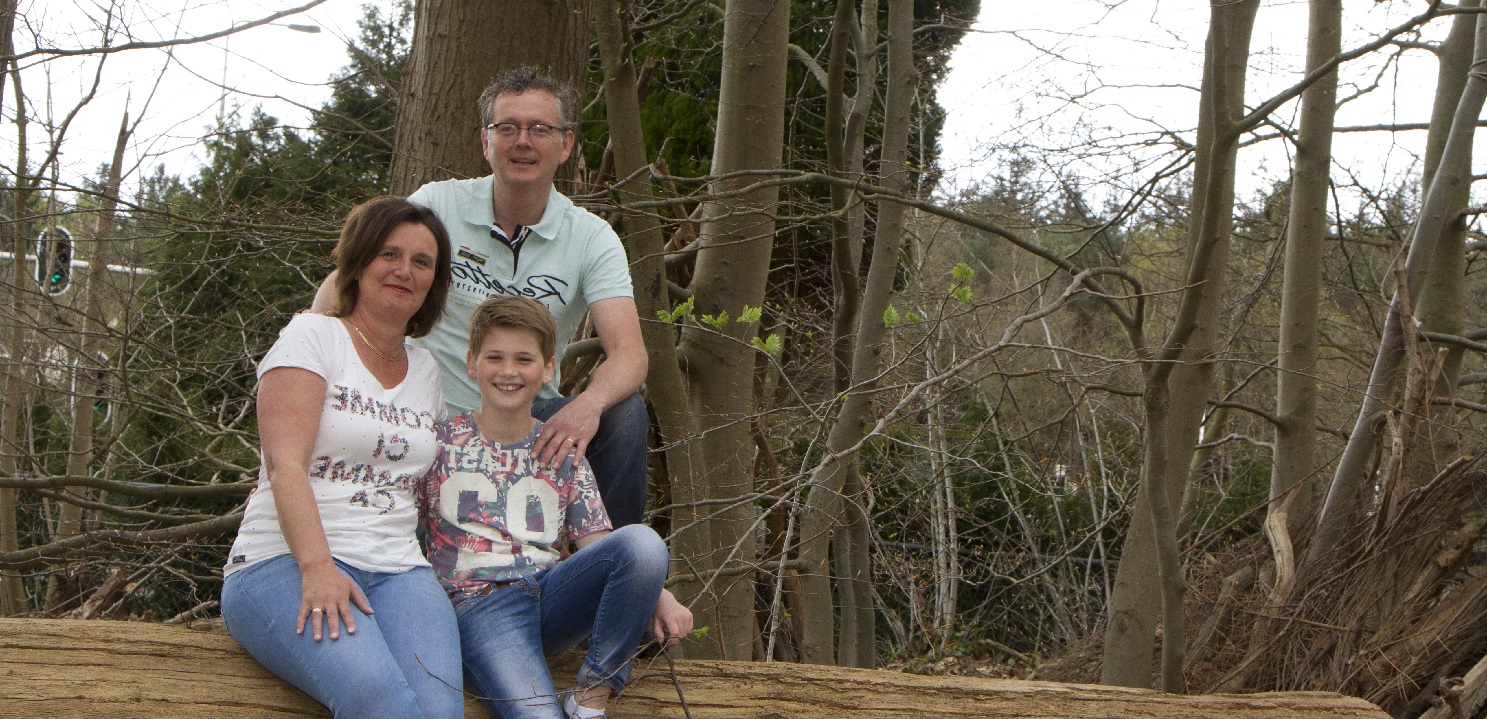jadey samen met ouders.jpg